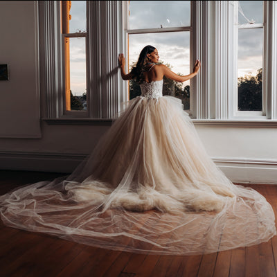 TRINITY | Princess wedding dress with V-neck | Pronovias Privée